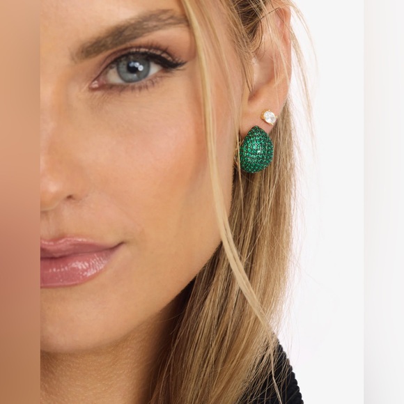 Norah Pavé Earrings
Gold|Emerald
Original price$95.00 - Picture 4 of 5